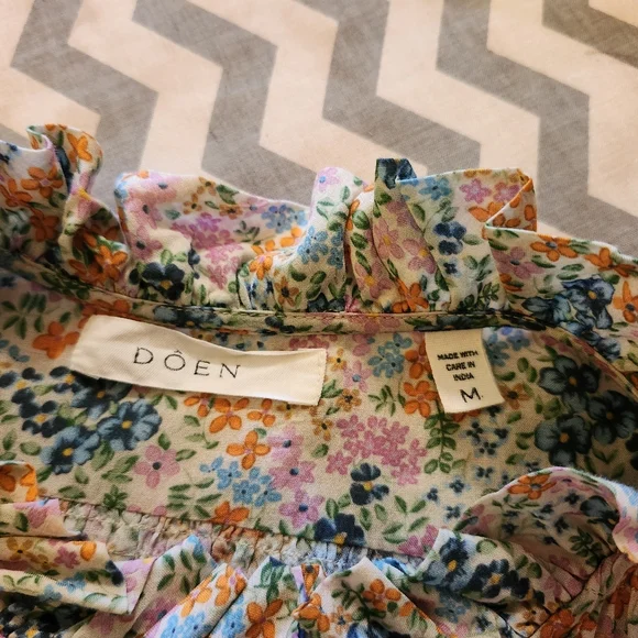 Dôen Floral Button-Up Blouse in Ladybird Print - Picture 3 of 11